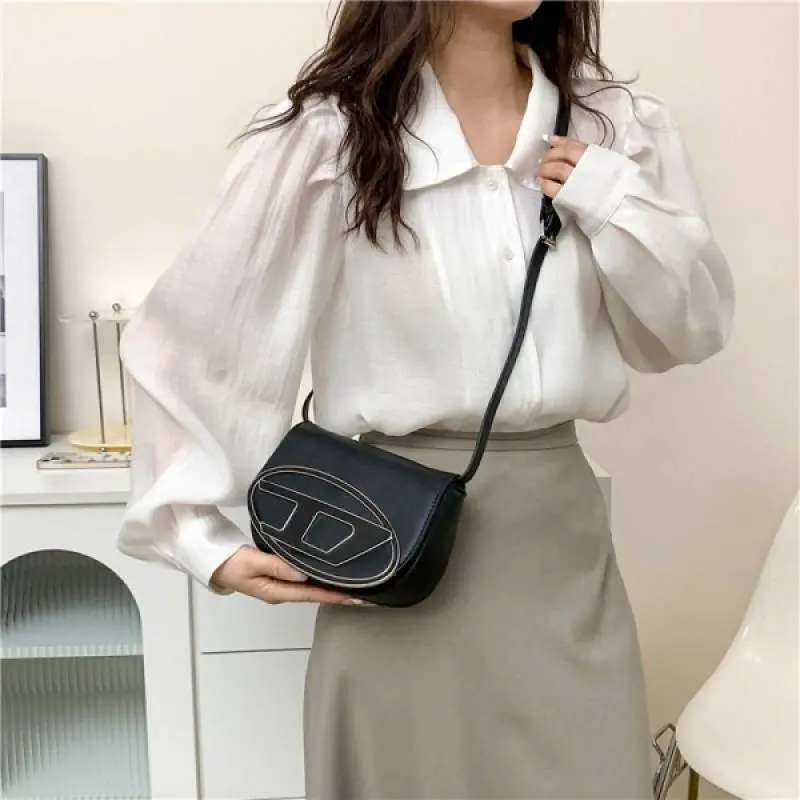 Diessel 1DR Shoulder Bag With OG Box & Dust Bag & Extra Shoulder Strap (Black - 442) - Image 4