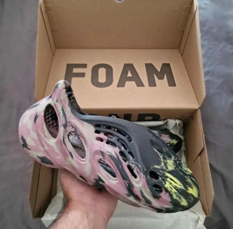 Adidas Yeezy Foamrunner MX Carbon - Image 2