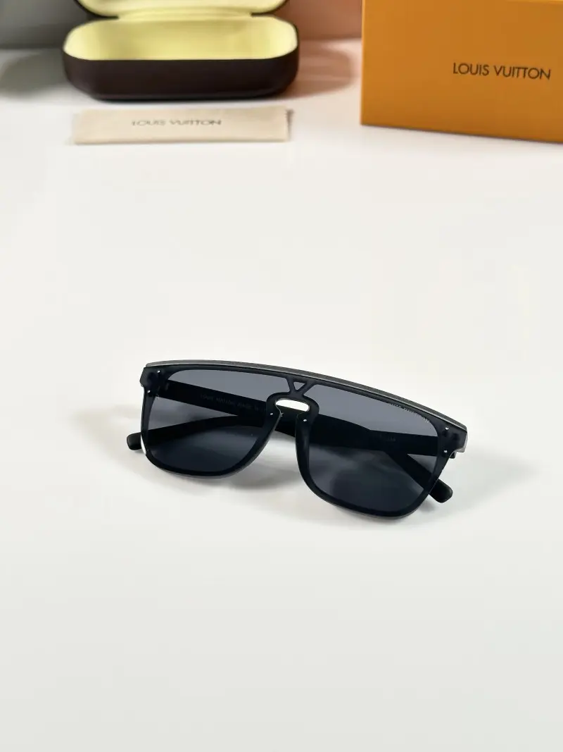 Louis Vuitton 1822 Grey Black - Image 3