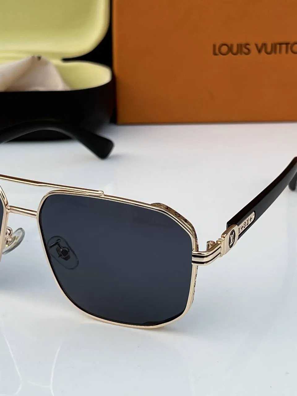 Louis Vuitton 1203 gold black - Image 2