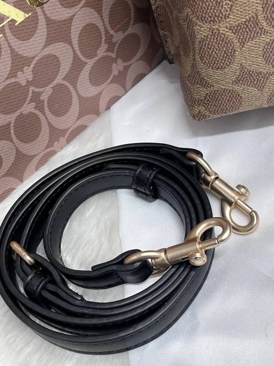 Coach Mollie 25 Tote Premium Highend With OriginalBox Packing - Image 5