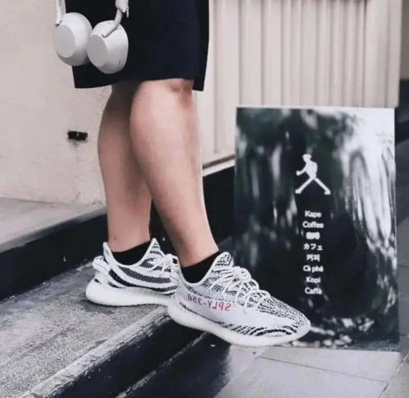 Adidas Yeezy Boost 350 V2 Zebra Semi UA With All Accessories - Image 4