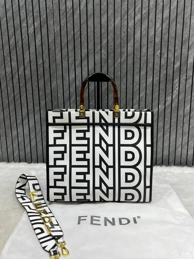 Fendi Roma Sunshine Shopper Large With DustCover - Image 4