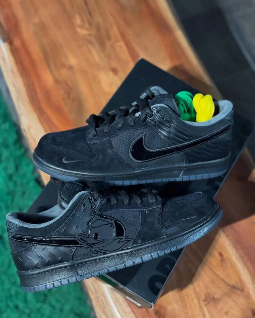 Nike SB DUNK LOW DUCK FEATHER BLACK UNIVERSITY OREGON - Image 2