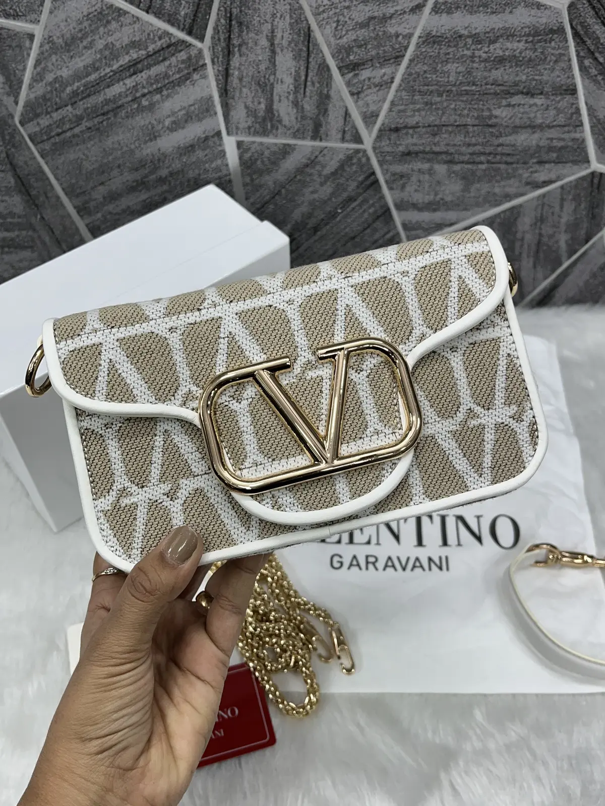 Valentino V Loc White Small Shoulder Bag With OriginalBox - Image 5