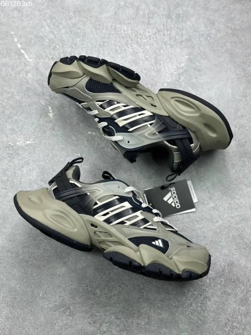 Adidas XLG RUNNER DELUXE GREY - Image 5