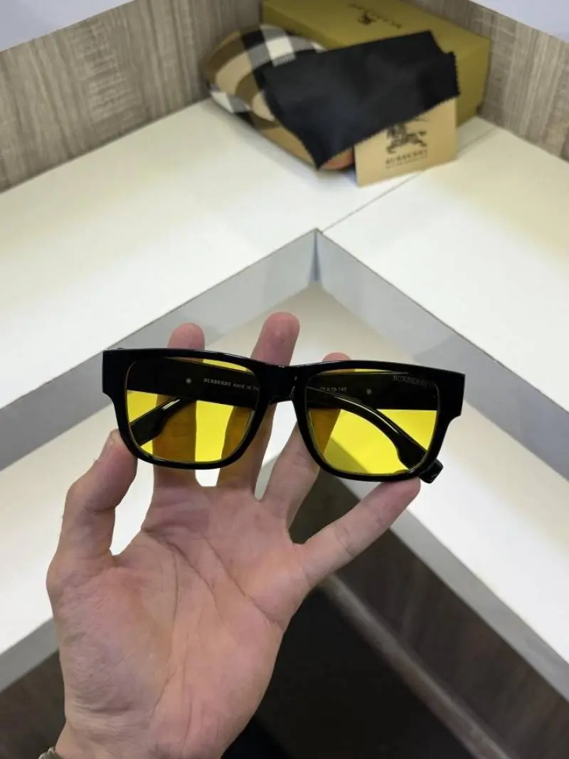 Burberry 4358 Yellow black - Image 3