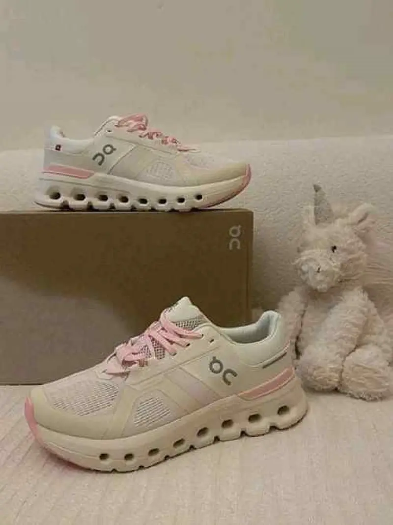 On Cloud Running Runner Shoes White Pink Sporty Elegant - Image 5