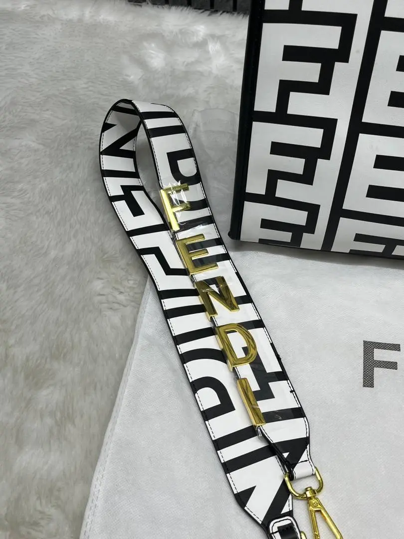Fendi Roma Sunshine Shopper Large With DustCover - Image 6