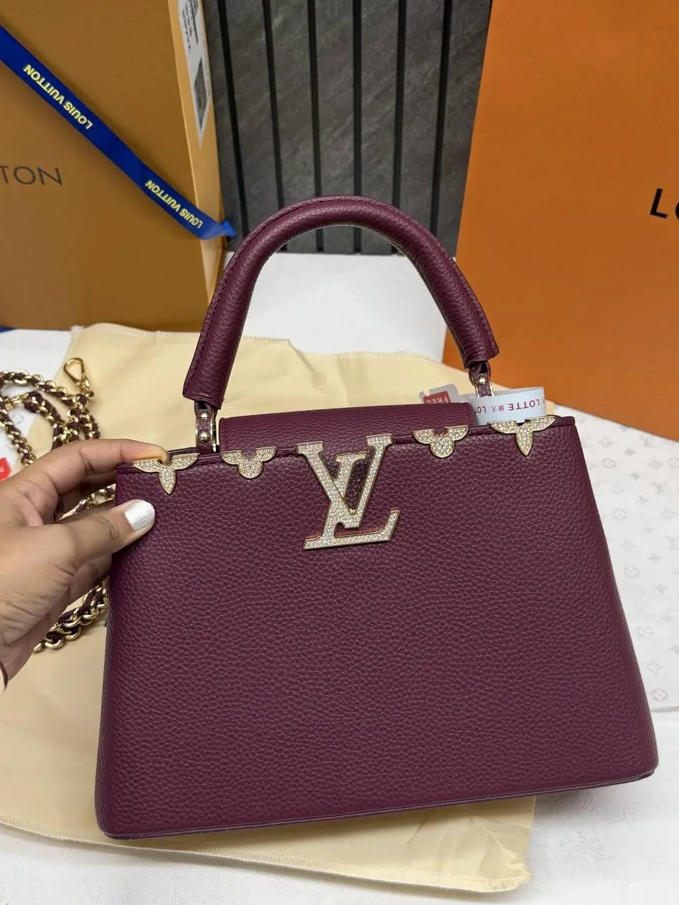 Louis Vuitton CB Wine Capucines Highend With OriginalBox & CarryBag - Image 5