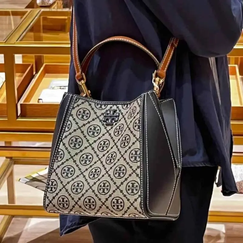 Tory Burrch McGraw Bucket Bag With OriginalBox DustCover - Image 9