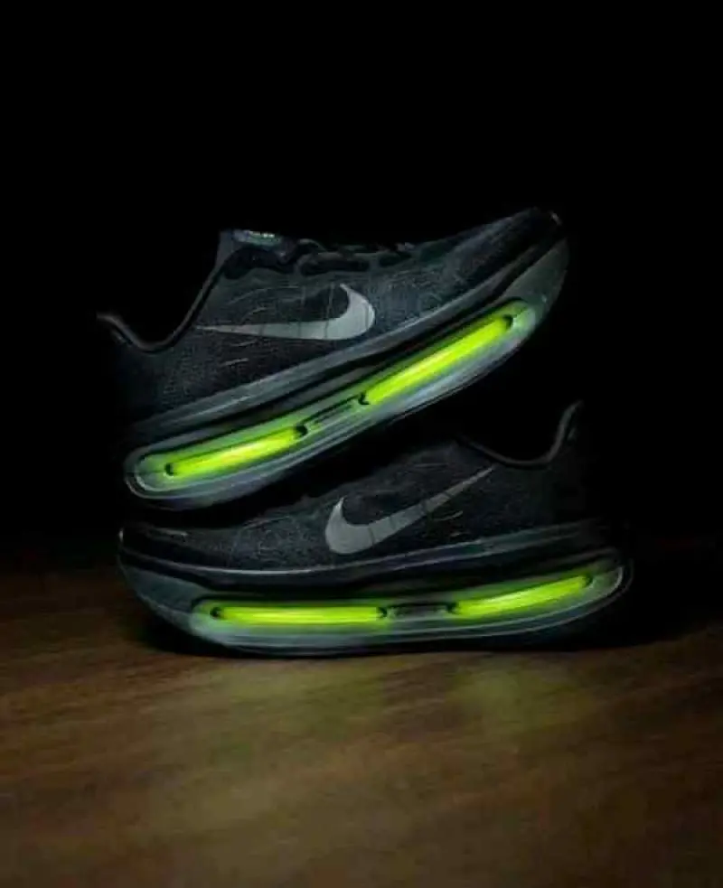Nike Vomero Premium Black Volt 205 - Image 4