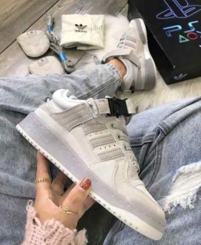 Adidas Bad Bunny Grey 275 - Image 5