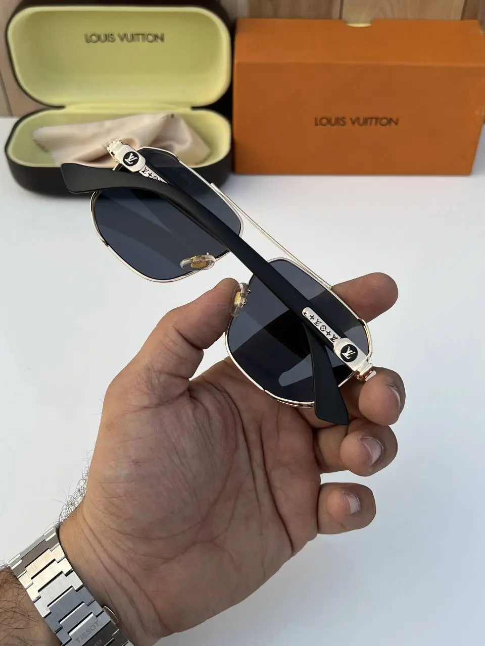 Louis Vuitton 1203 gold black - Image 4