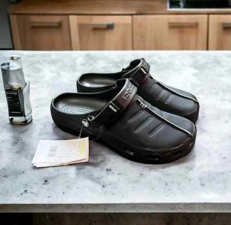 Crocs YUKON CLOG BLACK