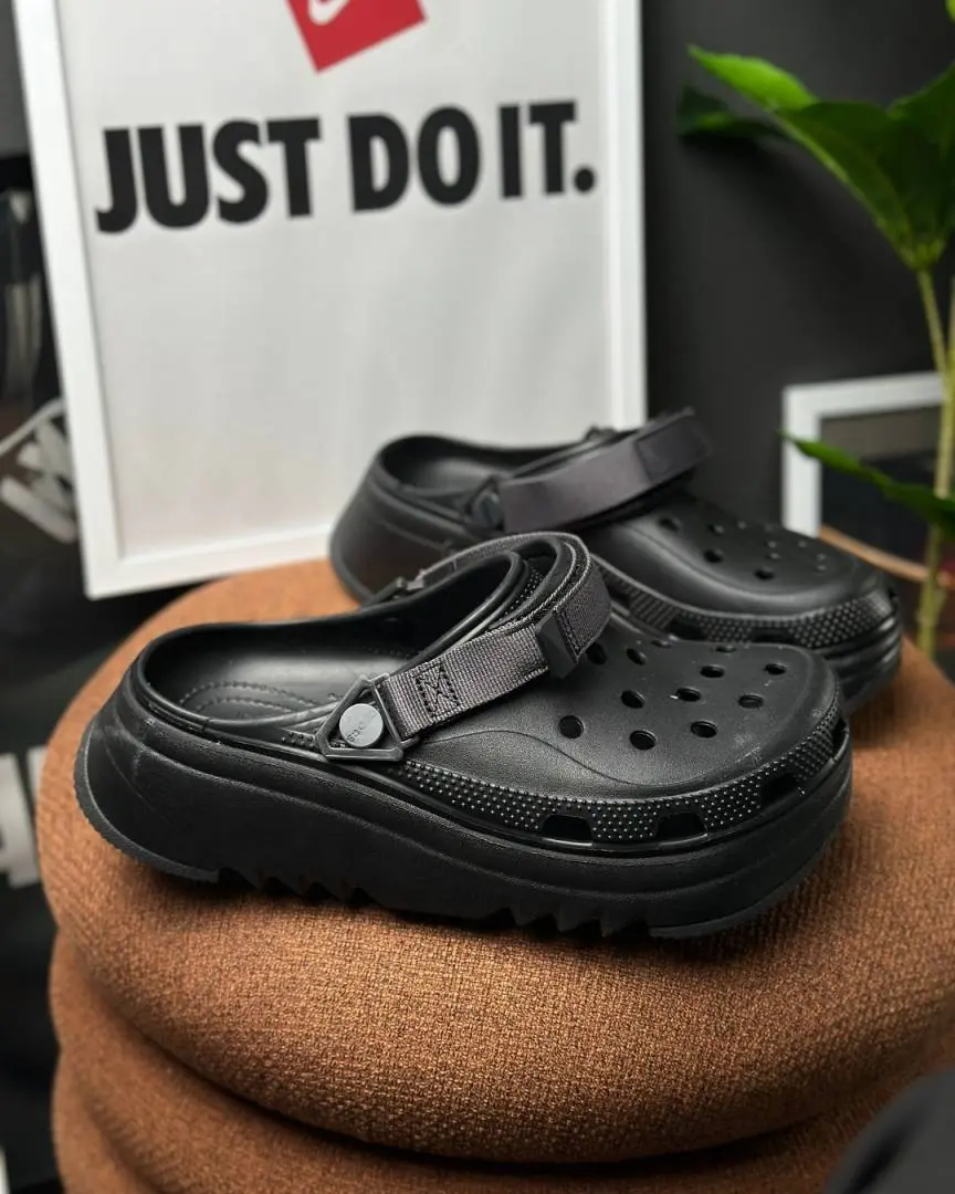 Crocs Classic Hiker Clogs All black - Image 9