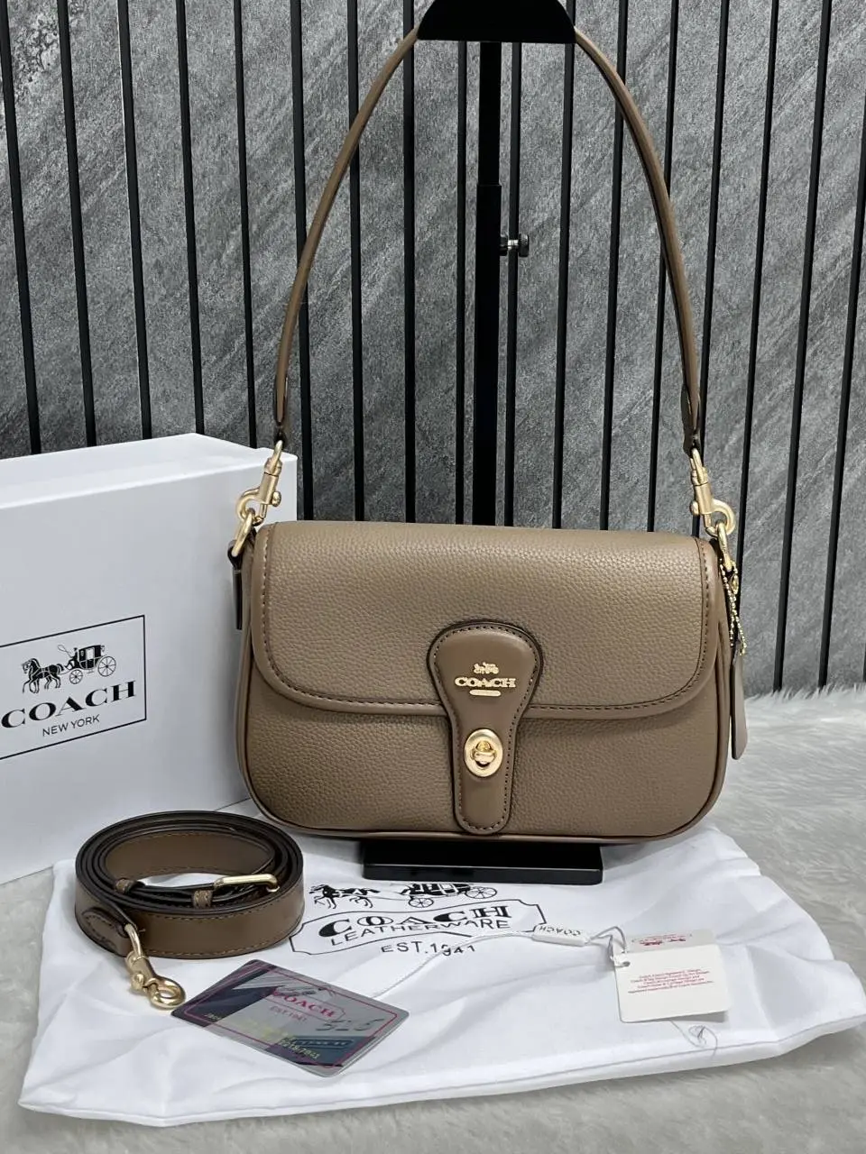 Coach Turnlock Hadley Black Shoulder Crossbody Bag With OriginalBox - Image 4