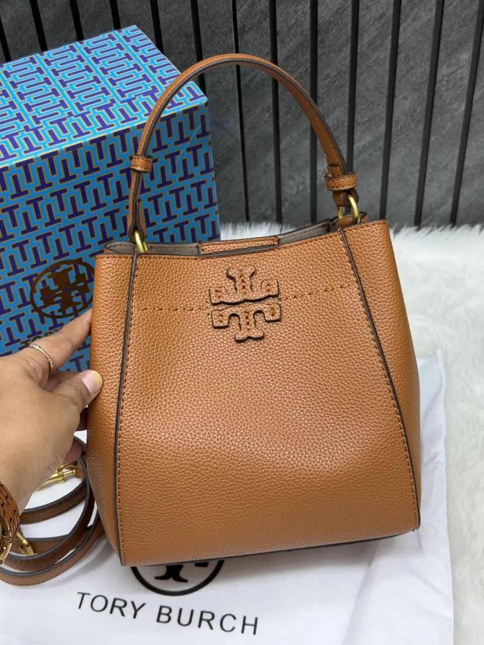 Tori Burch McGraw Bucket Bag With OriginalBox DustCover - Image 3