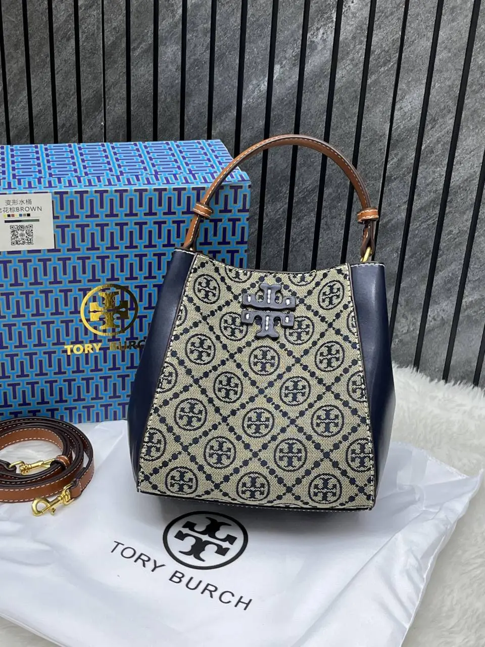 Tory Burrch McGraw Bucket Bag With OriginalBox DustCover - Image 8