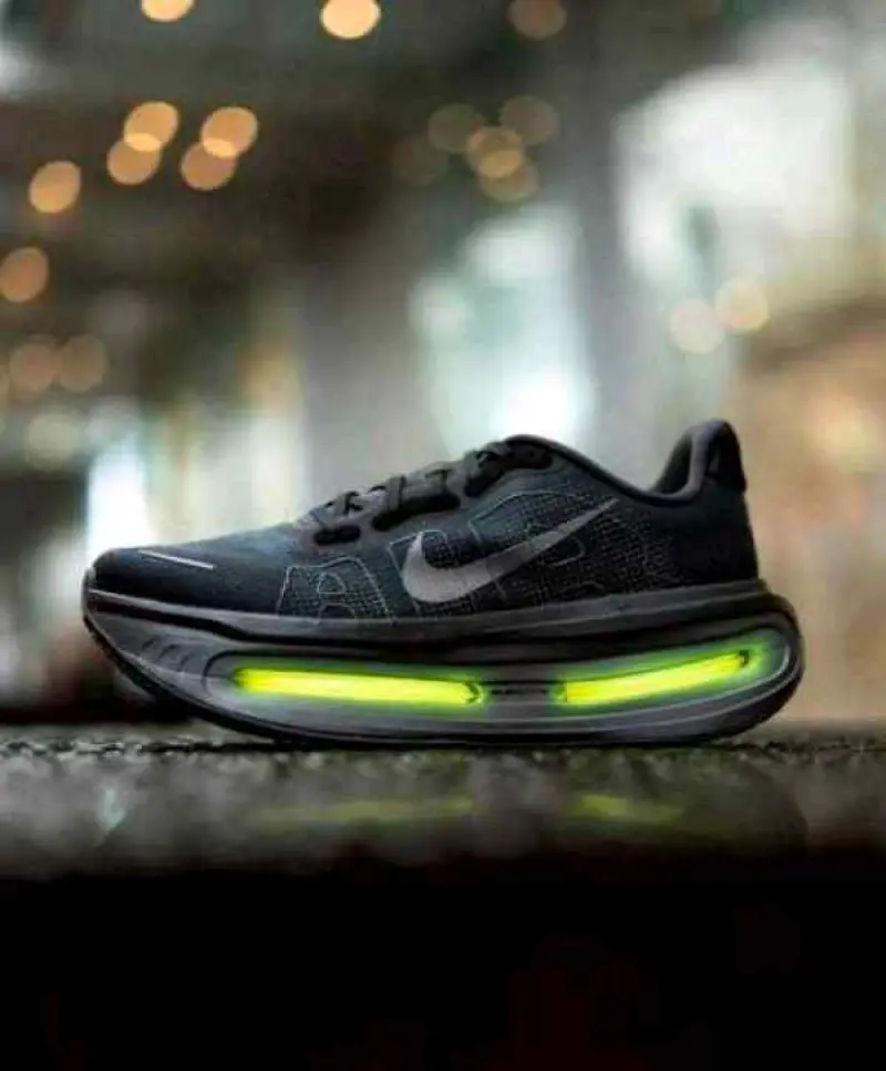 Nike Vomero Premium Black Volt 205 - Image 7