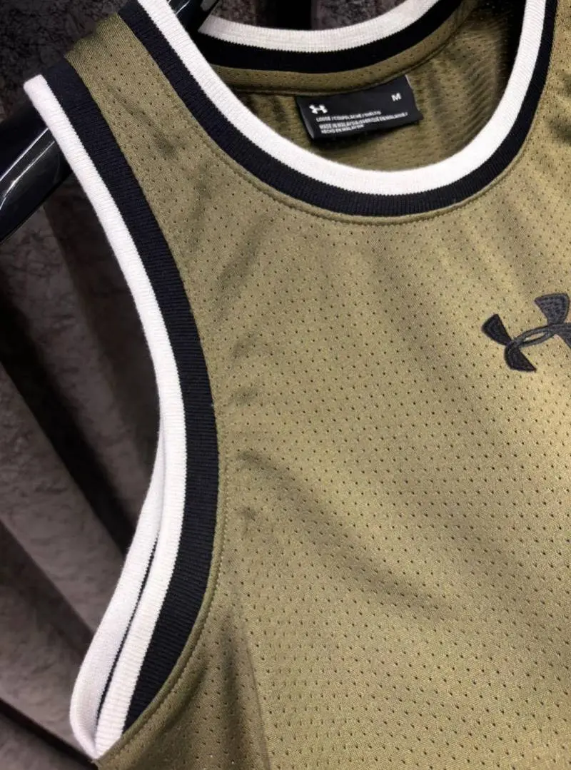 Under xARMOUR IMPORTED STORE ARTICLE SANDO DARK - Image 2
