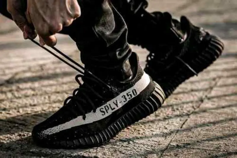 Adidas Yeezy Boost 350 V2 Oreo Black IA quality 541 - Image 3