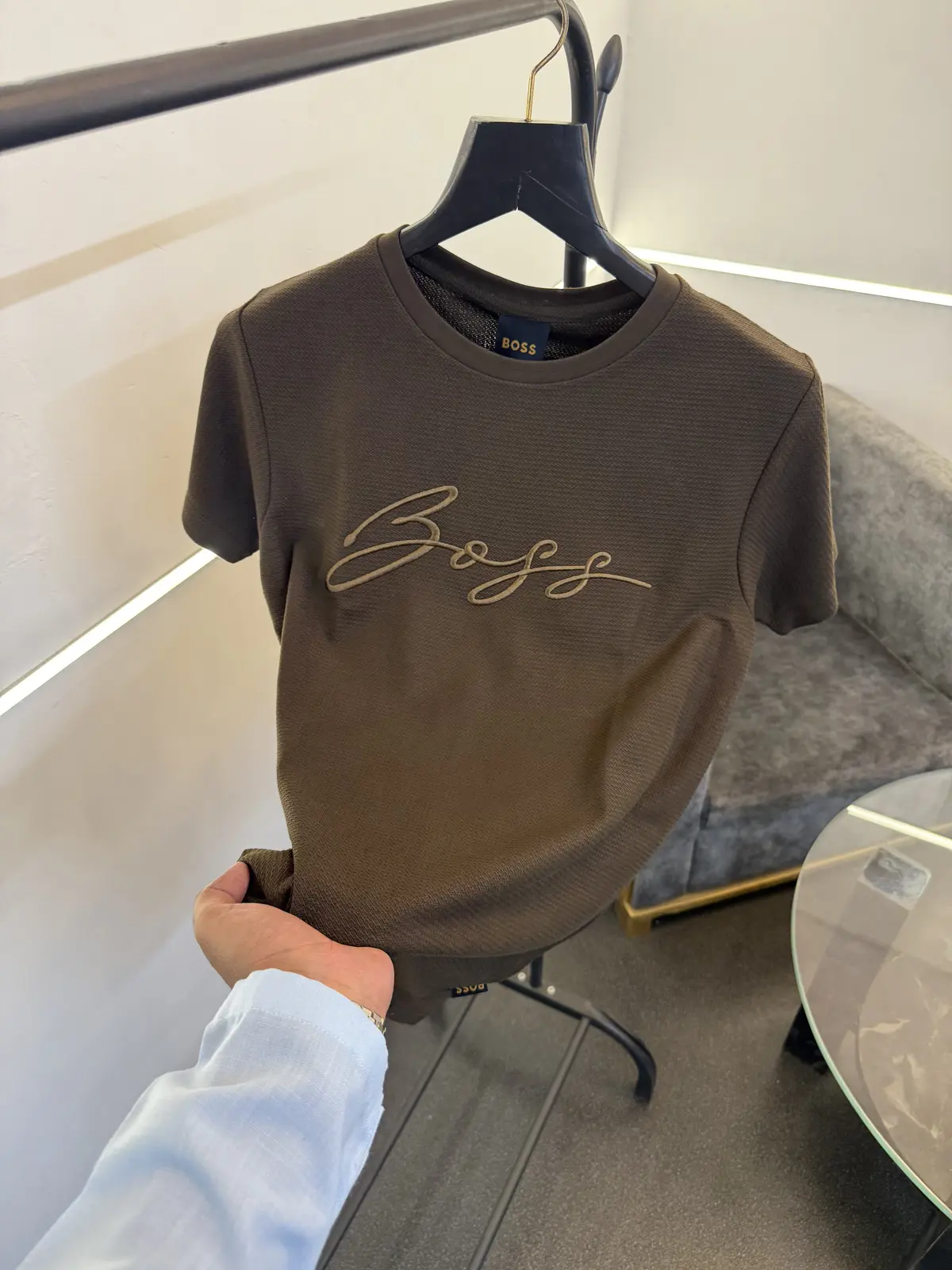 Hugo bos brown turkish imported knitted popcorn fabric round neck tshirt with embroidery logo - Image 2