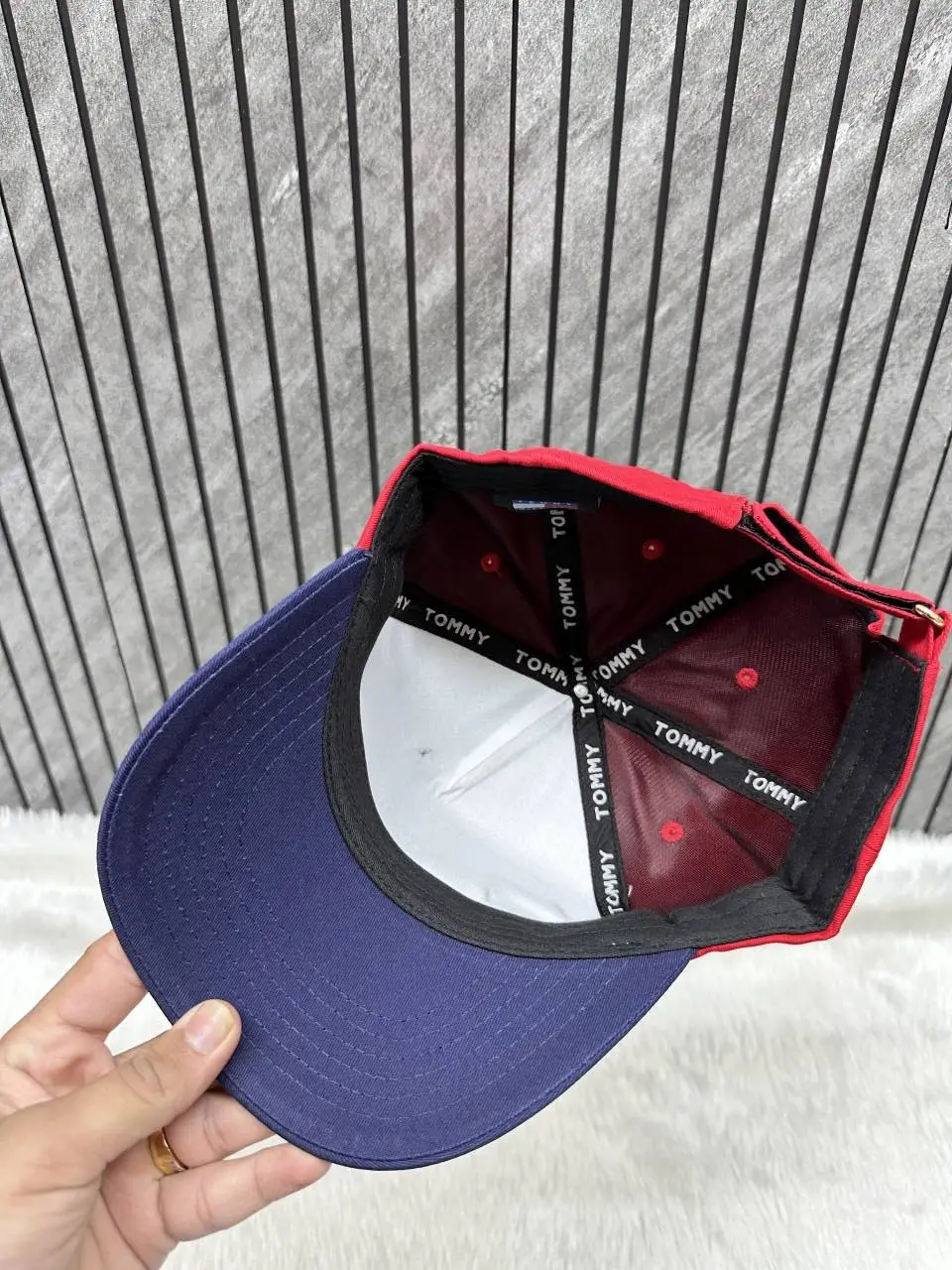 Tommy Hilfigar White Red Premium Unisex Cap - Image 2