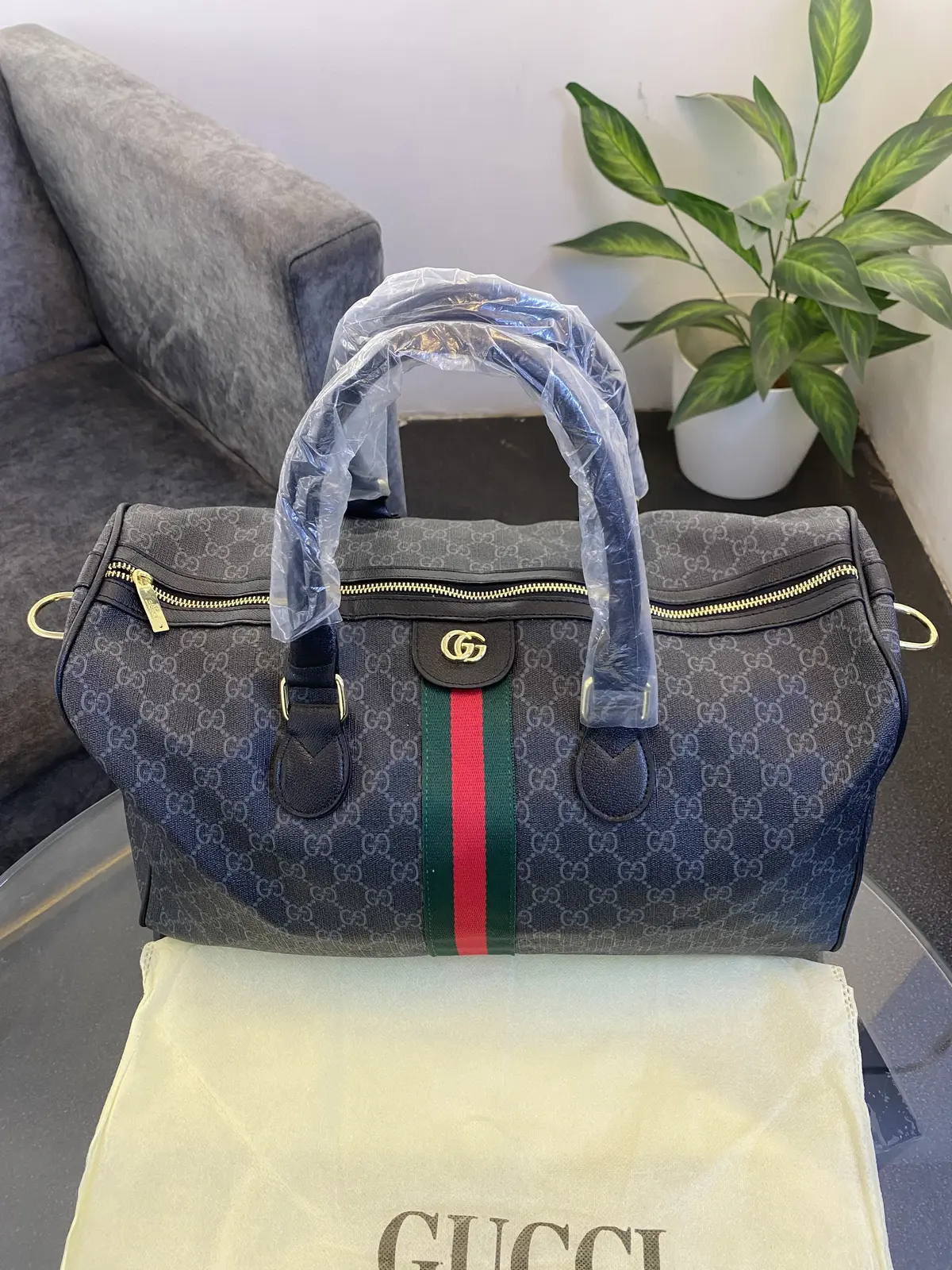 Gucci monogram steel logo duffle bag with dust bag and brand strap black grey - Image 2
