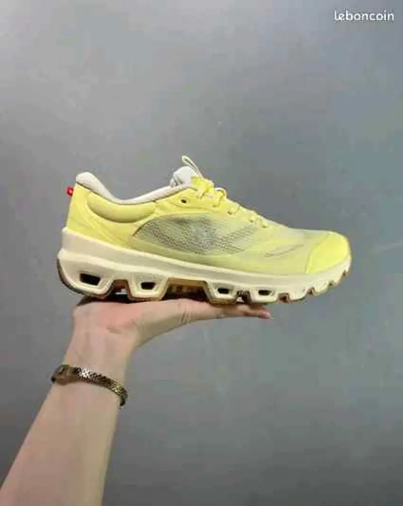 OnCloud Running Cloudventure x Loewe Yellow Tan Grey - Image 4