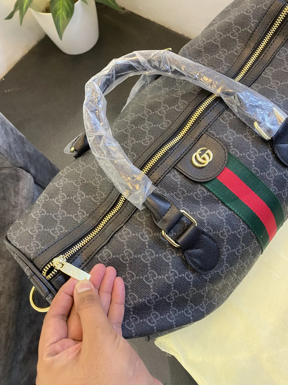 Gucci monogram steel logo duffle bag with dust bag and brand strap black grey - Image 3