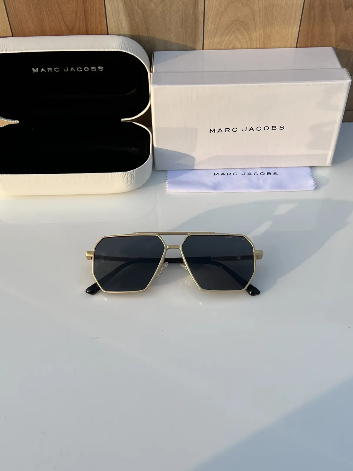 Marc jacobs 510 gold black - Image 7