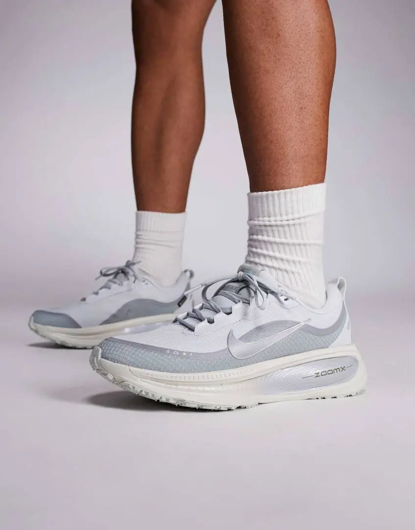 Nike Running Vomero 18 Gore-Tex Grey - Image 2