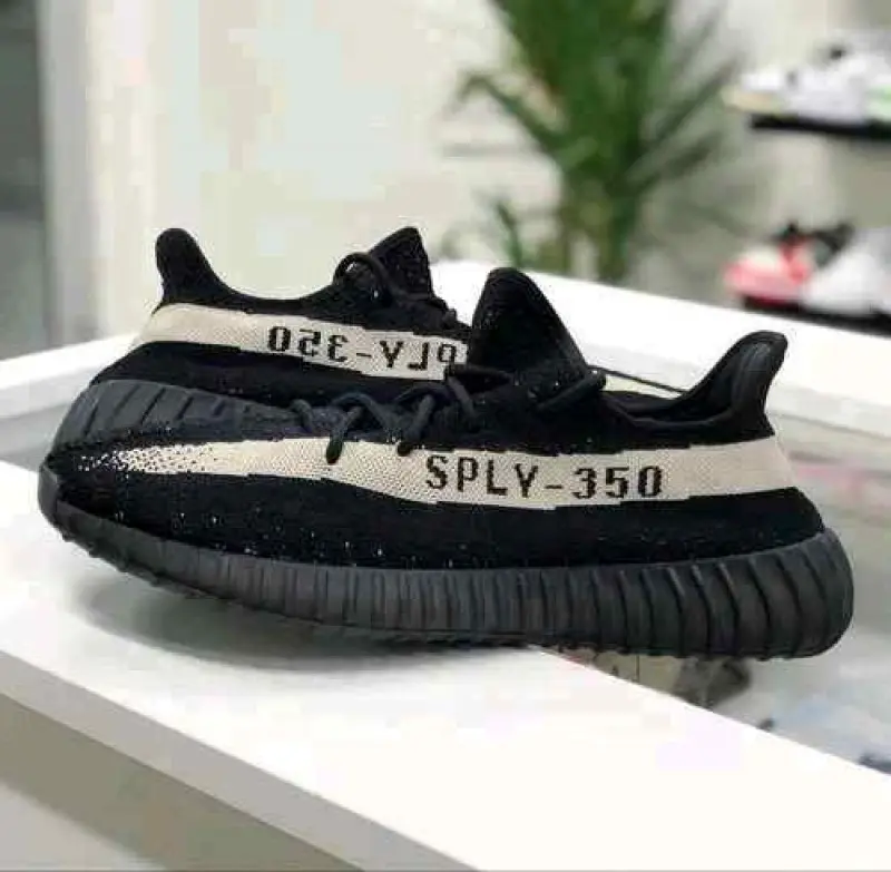 Adidas Yeezy Boost 350 V2 Oreo Black IA quality 541