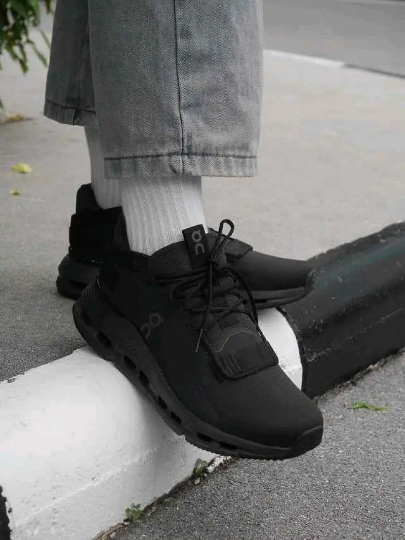 On Cloudnova 2 All Black 6125 - Image 7
