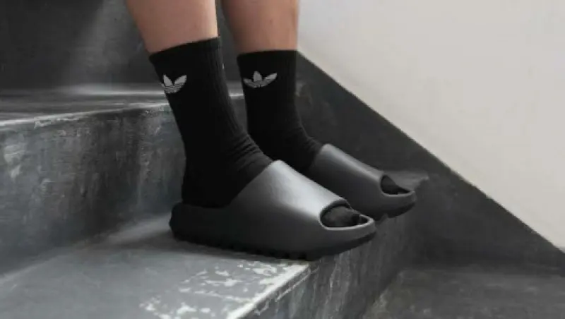 Adidas Yeezy Slide Black UA Quality