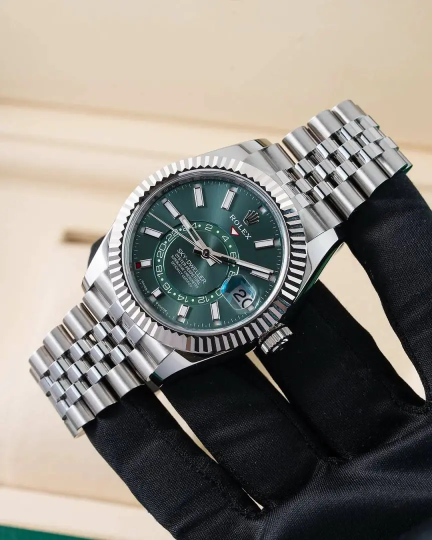Rolex Oyster Perpetual Sky Dweller Silver-Green - Image 2