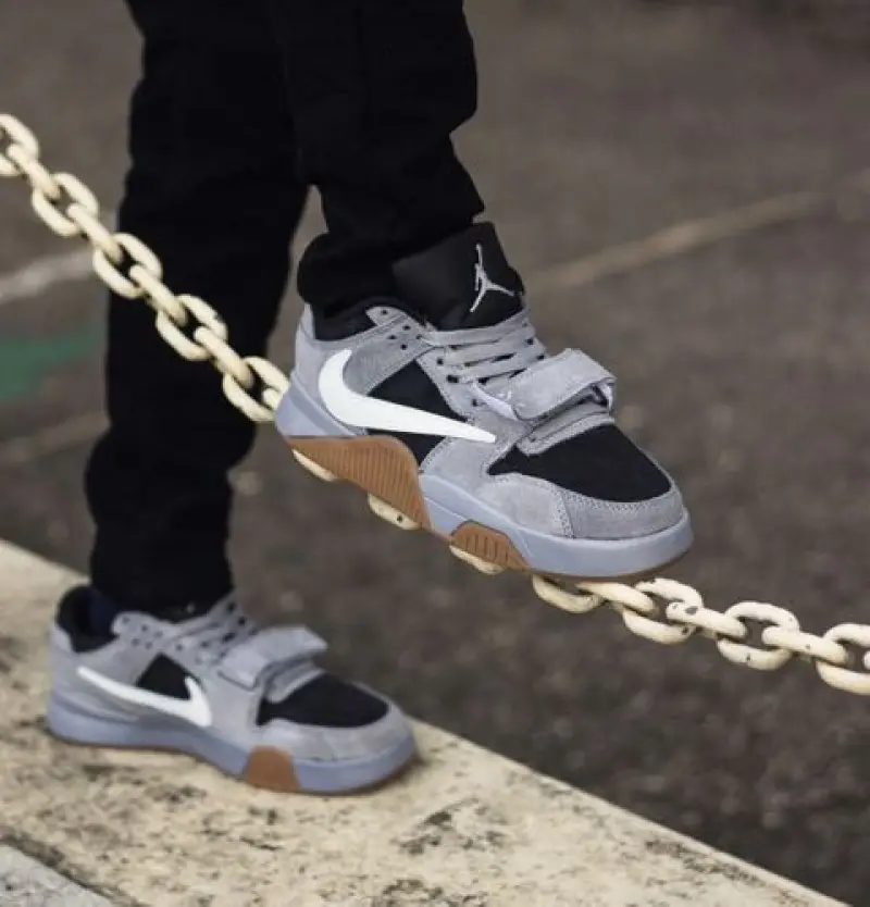 Nike AIR JORDAN TRAVIS SCOTT JUMPMAN JACK SAIL GREY SEMI UA - Image 3