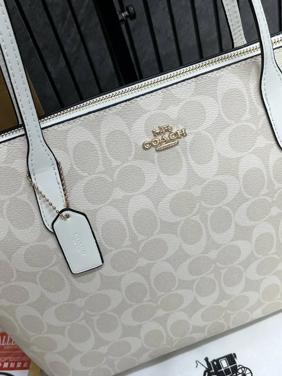 Coach White Fiona Top ZipperTote With OriginalBox TeddyDisneyCharm DustCoverPacking - Image 6