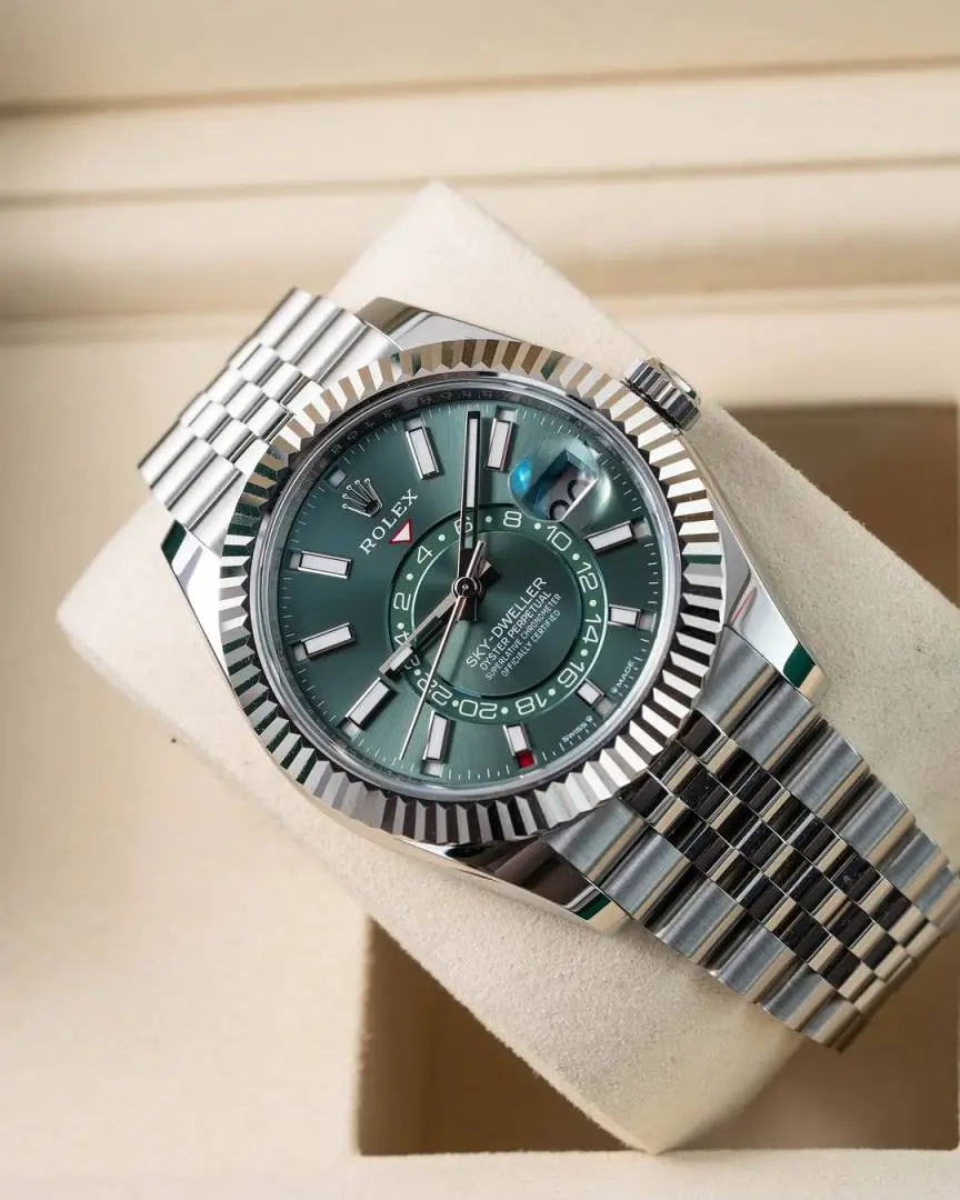 Rolex Oyster Perpetual Sky Dweller Silver-Green - Image 5