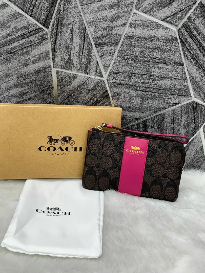 Coach W3 Corner Zip Wristlet Signature With OriginalBox DustCover - Image 3