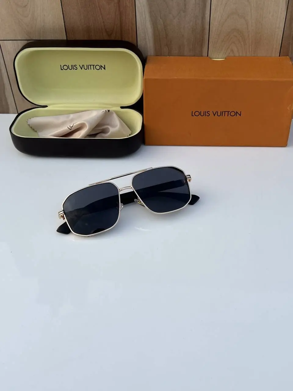 Louis Vuitton 1203 gold black - Image 6