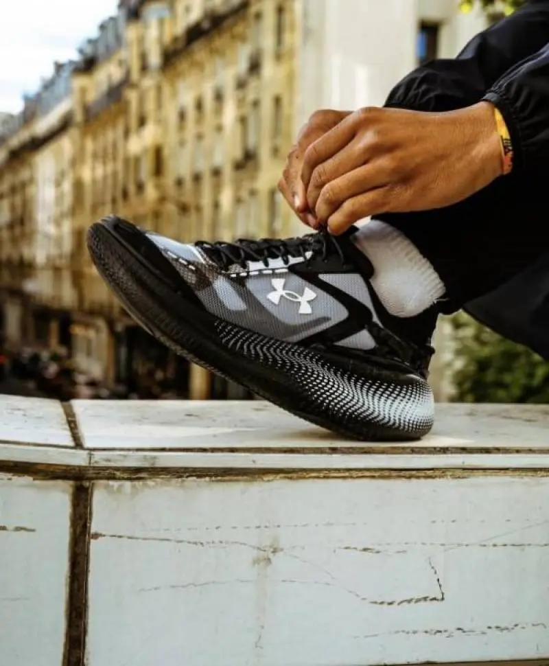 Under Armouur Hovr Echo Slipspeed Black white