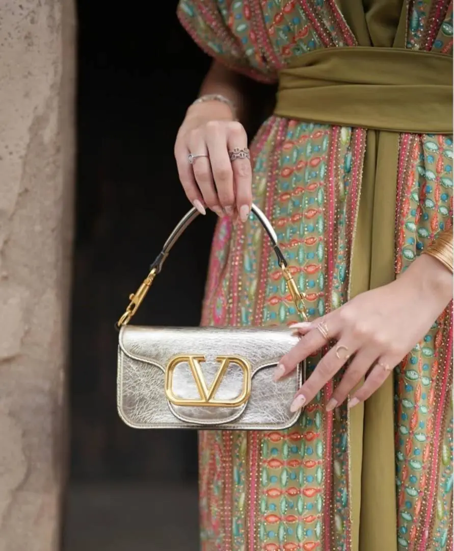 Valentino Garvani V Logo Small ShoulderBag With OriginalBox DustCover - Image 2