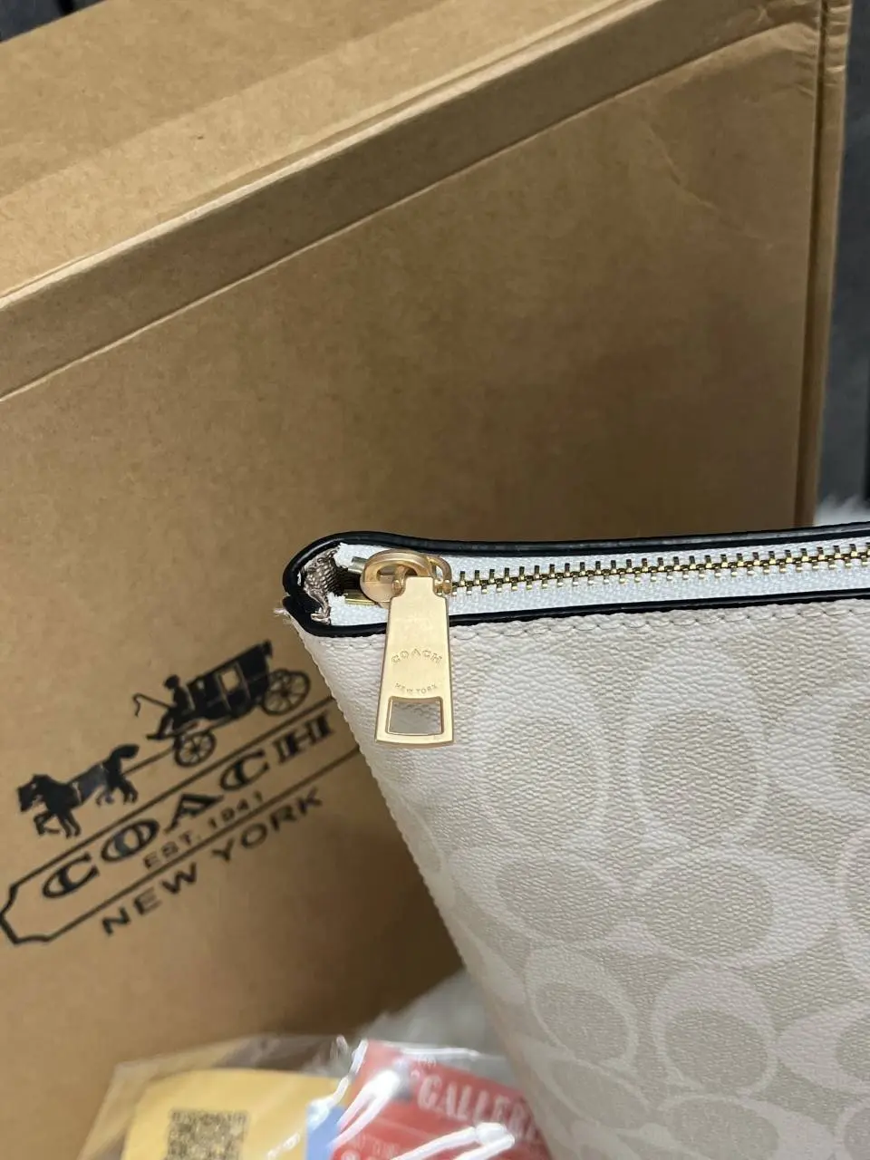 Coach White Fiona Top ZipperTote With OriginalBox TeddyDisneyCharm DustCoverPacking - Image 5