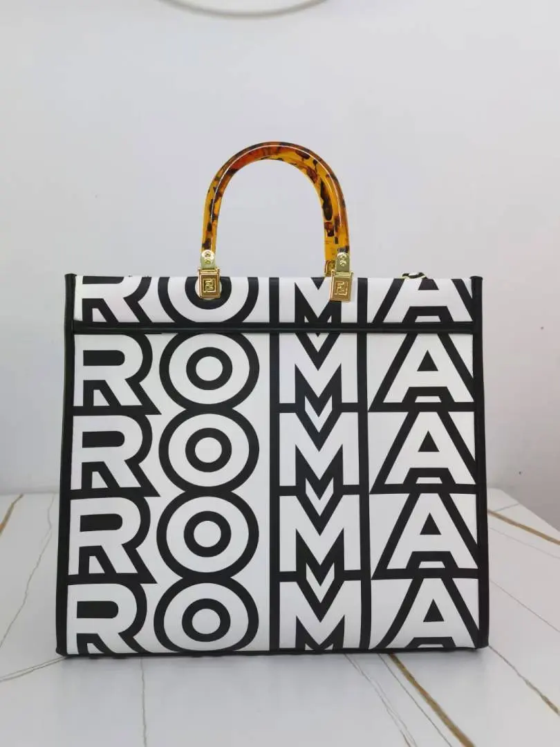 Fendi Roma Sunshine Shopper Large With DustCover - Image 2