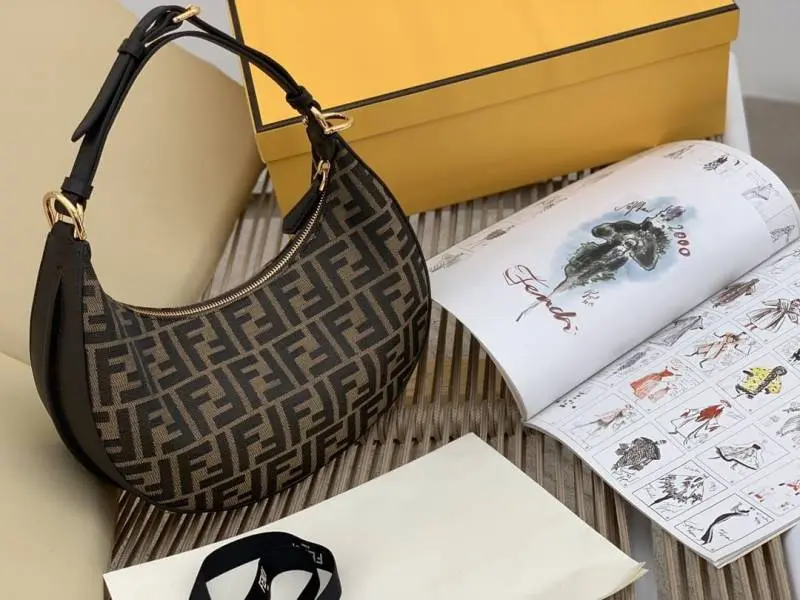 Fendygraphy Fendy Leather Bag With Original MagnetBox Premium - Image 7