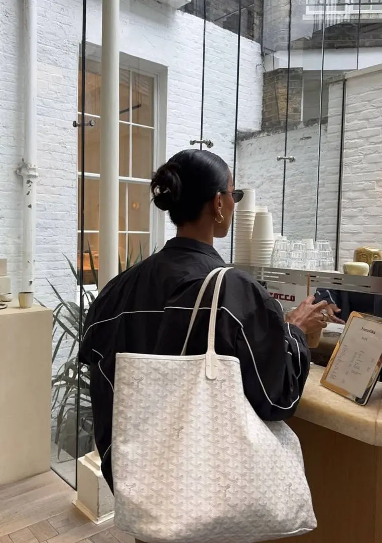 Goyard Artios GM White Tote WithWallet Dustcover - Image 4