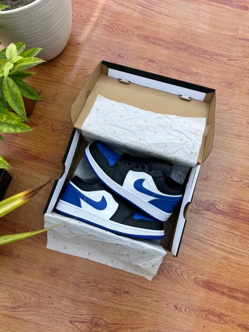 Nike Air Jordan 1 Low Alternate Royal Toe - Image 2