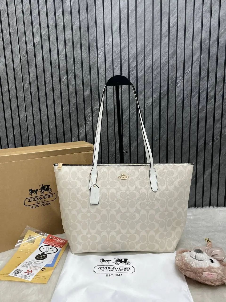 Coach White Fiona Top ZipperTote With OriginalBox TeddyDisneyCharm DustCoverPacking - Image 2